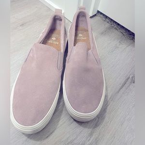 Size 11 women’s slip ons. Lavender in color